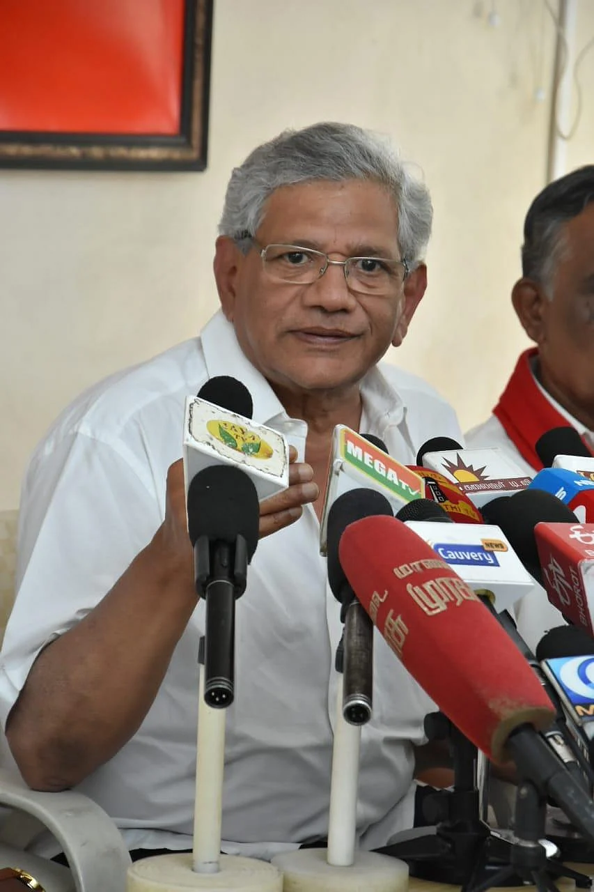 `நாட்டின் பாதுகாப்பில் சமரசம்!' - ரஃபேல் விவகாரத்தில் பி.ஜே.பி-யைச் சாடும் சீதாராம் யெச்சூரி