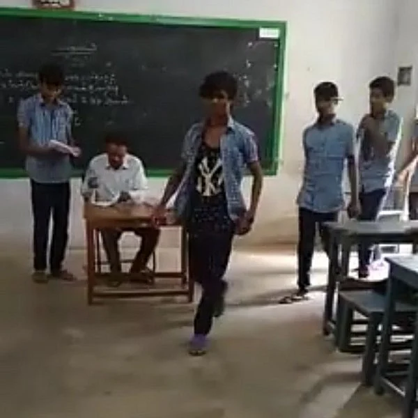 சாதுவான ஆசிரியர்... மிரட்டும் ப்ளஸ் டூ மாணவர்கள்... திருப்பத்தூர் பள்ளியில் நடக்கும் அட்ராசிட்டி