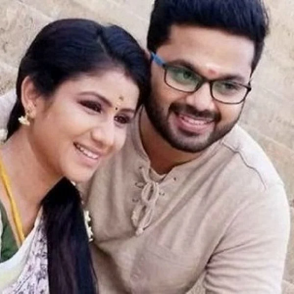 இனிதே நடைபெற்றது ஆல்யா மானசா - சஞ்சீவ் நிச்சயதார்த்தம்!