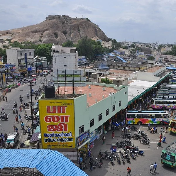 முட்டைக்கு ஃப்ரிட்ஜ் கொடுப்பவர் யார்..! அ.தி.மு.க.வா... கொ.ம.தே.க.வா? - நாமக்கல் நிலவரம்
