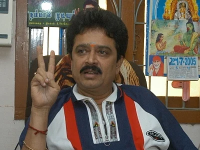 ஒதுக்கிவைத்த ஜெயலலிதா... அல்வா கொடுத்த கருணாநிதி... எஸ்.வி.சேகரின் அரசியல் வரலாறு!