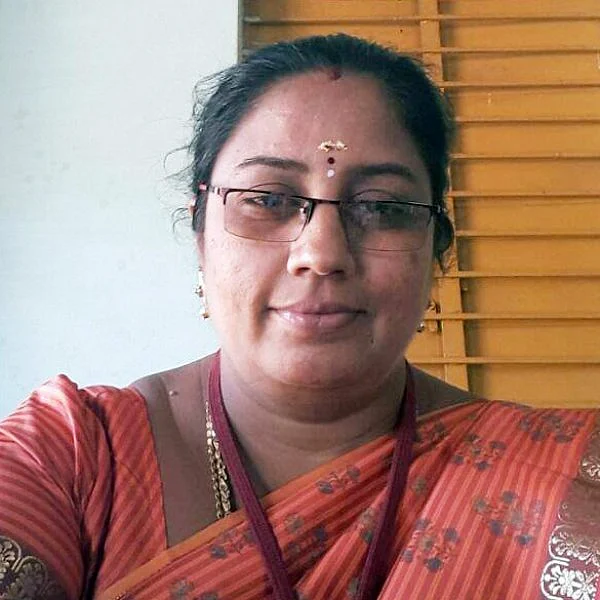 நிர்மலா தேவிக்கு எதிராகக் கல்லூரி வாசலில் கொந்தளித்த பொதுமக்கள்!