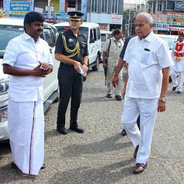 "ஆளுநரை எதிர்த்தால் அவ்வளவுதான்..!'' ஸ்டாலின் ஆப்சென்ட்... தி.மு.க.வினர் அப்செட்!