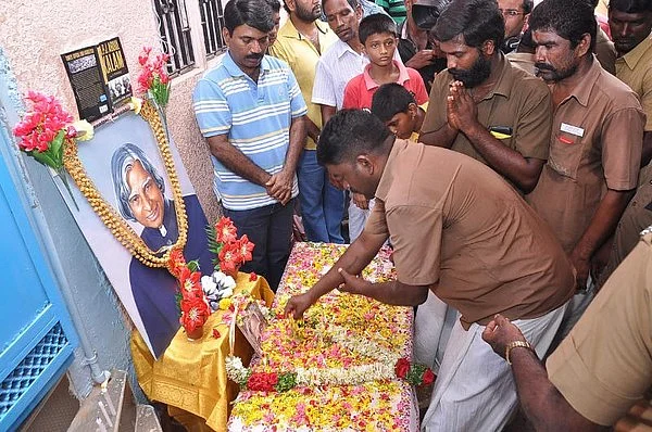 ராமேஸ்வரத்தில் அப்துல் கலாம் இறுதிச்சடங்கிற்கு ஏற்பாடு: பிரதமர், மாநில முதல்வர்கள் பங்கேற்பு!