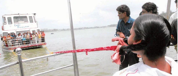 கட்டி இழுத்தால்... கப்பலும் நகரும் !
