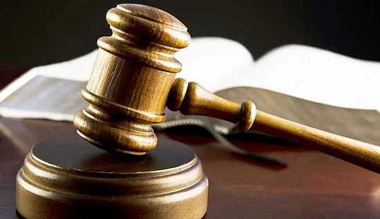 'செல்'லுக்கு அனுப்பிய செல்போன்: விருதுநகர் நீதிமன்றத்தில் பரபரப்பு!