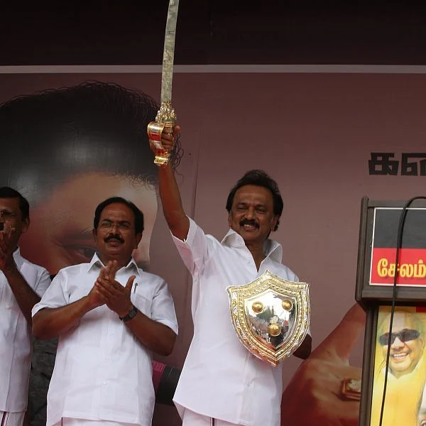``முட்டைக்கு 1000 கோடி, எடப்பாடிக்கு 3,120 கோடி.. தங்கமணிக்கு 1 லட்சம் கோடி!" ஸ்டாலின் கணக்கு