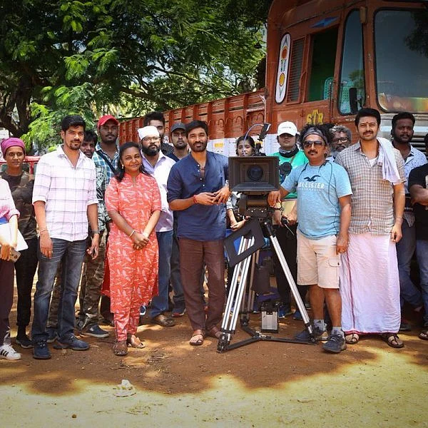 `மீண்டும் இயக்குநர் அவதாரம்' - நட்சத்திர பட்டாளத்துடன் களமிறங்கும் தனுஷ்!