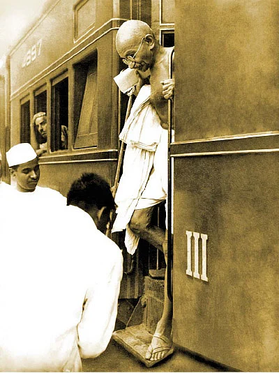 தொலைவில் நகரும் இந்திரலோகம் - மகுடேசுவரன்