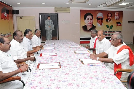 தொகுதி பங்கீடு குறித்த பேச்சுவார்த்தையை தொடங்கியது அ.தி.மு.க!