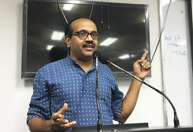 `நாங்கள் இங்கே இறப்பதற்காக வரவில்லை' - 3 ஆண்டுகள் கழித்தும் நீதிகேட்டு ஒலிக்கும் ரோகித் வெமுலாவின் குரல்