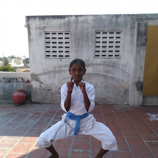 பனியன் கம்பெனி ஊழியரின் மகள், தேசிய அளவு கராத்தே போட்டியில் பங்கேற்பு!