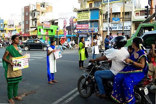 சாலை விதிகளை கடைபிடிக்க சென்னையில் விழிப்புணர்வு பிரச்சாரம்!