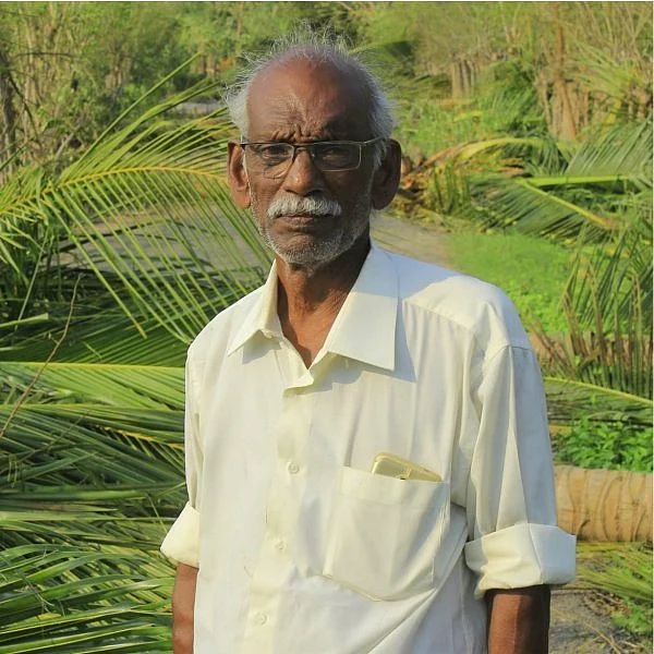 ` மறக்காம ஓட்டு போடுங்கன்னு ஊரெல்லாம் சொன்னான்!' - மகன் இறந்த துக்கத்திலும் வாக்களித்த தஞ்சை விவசாயி