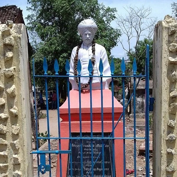 கல்லறையில் தமிழ் தொண்டன் வேதநாயகம் பிள்ளையின் சிலை!