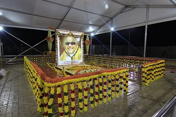 சென்னையில் கிழிக்கப்பட்ட அழகிரி பேனர்கள் - கொந்தளிப்பில் ஆதரவாளர்கள்!