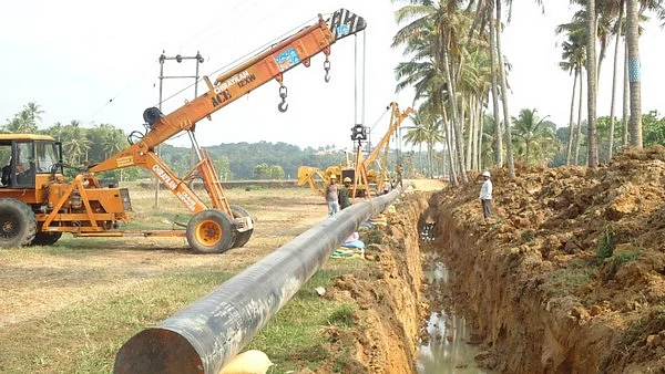 நிலம் கொடுக்கும் விவசாயிதான் 'கெயில்' எரிவாயு குழாய்க்கு 24 மணி நேர பாதுகாவலன்!