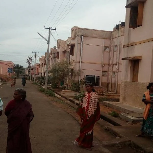 உள்வாடகைக்கு விட்டது அரசியல்வாதிகளா? அதிகாரிகளா? குடிசை மாற்று வாரியத்தின் தில்லாலங்கடி