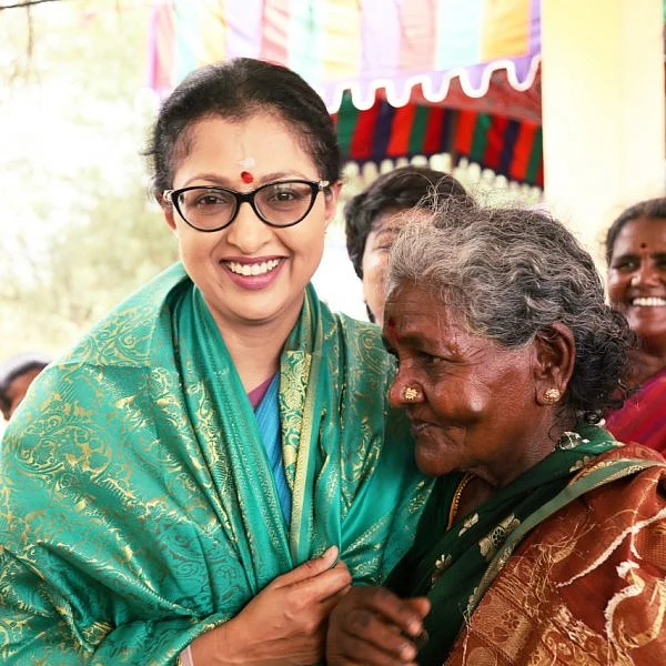 மகளிர் தினத்தை காஞ்சிபுரம் கிராமத்தில் கொண்டாடிய நடிகை கௌதமி