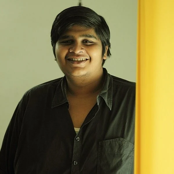 “அரசியல்வாதிகள் தூங்குற மாதிரி நடிக்கிறாங்க; அவங்களை எழுப்ப சிரமமாத்தான் இருக்கும்!” - இயக்குநர் கார்த்திக் சுப்புராஜ் #VikatanExclusive