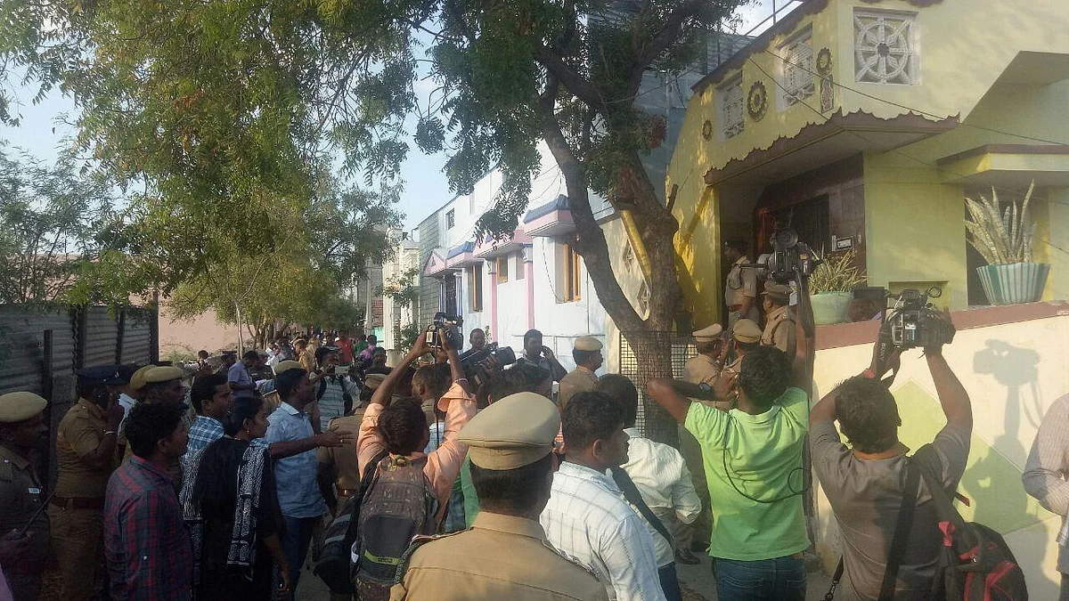 மதுரையில் 2 ரவுடிகள் என்கவுன்டரில் சுட்டுக்கொலை!
