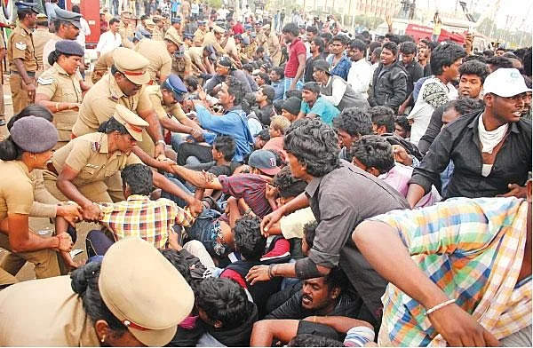 “காக்கி என்பது வெறும் நிறம் அல்ல!” விவசாயிகள் மீதான தாக்குதல் முதல் சாமளாபுரம் வரை