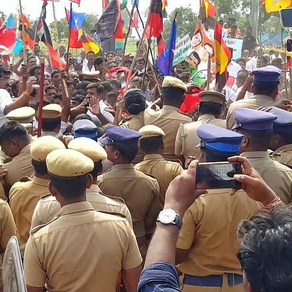 கடலூர் அருகே மணல் குவாரிக்கு எதிர்ப்பு தெரிவித்து முற்றுகை - 340 பேர் கைது!