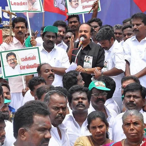 ஜெ. சிகிச்சைப்படத்தை வெளியிட்டு முகத்திரையை கிழிப்போம்! ஓ.பி.எஸ் அணியை அதிரவைக்கும் புகழேந்தி!