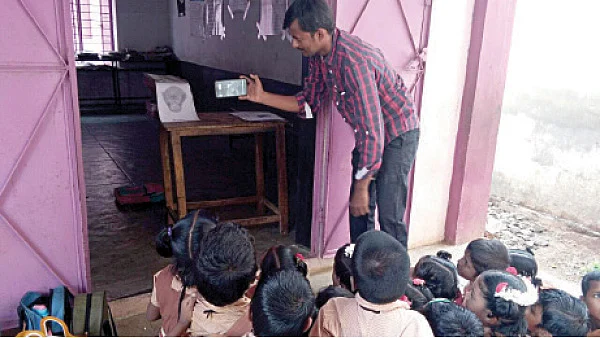 ஆப்ஸில் அசத்தும் அரசுப் பள்ளிகள்!