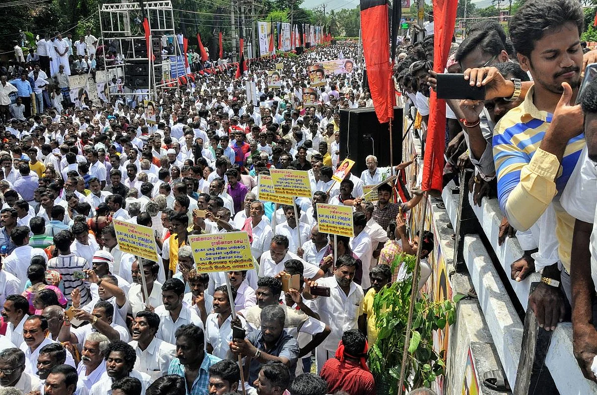 ``முட்டைக்கு 1000 கோடி, எடப்பாடிக்கு 3,120 கோடி.. தங்கமணிக்கு 1 லட்சம் கோடி!" ஸ்டாலின் கணக்கு