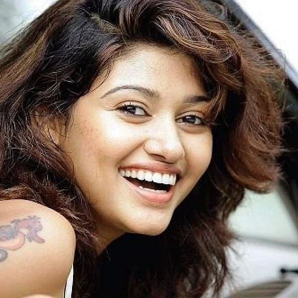 "அன்புக்கு நன்றி" - 67 நாட்களுக்கு பிறகு ஓவியாவின் முதல் ட்விட்! #Biggbosstamil