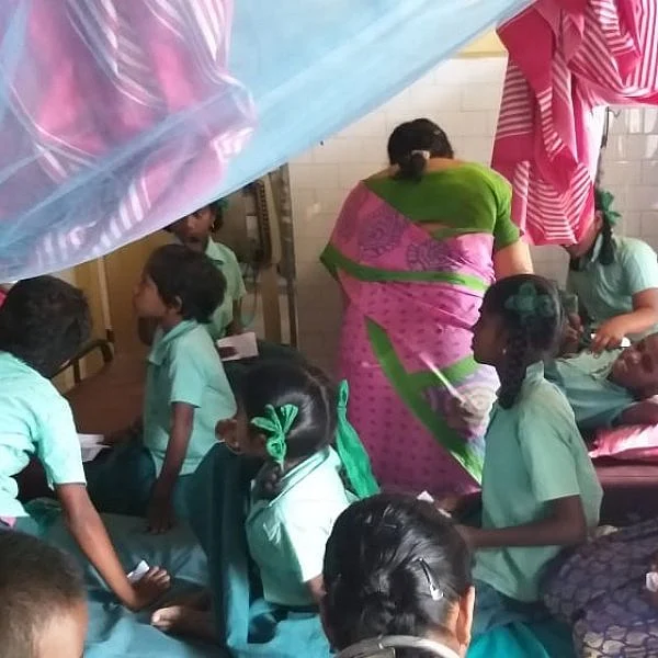 34 பள்ளிக் குழந்தைகள் திடீர் வாந்தி, மயக்கம்!- வினையான மீல் மேக்கர்