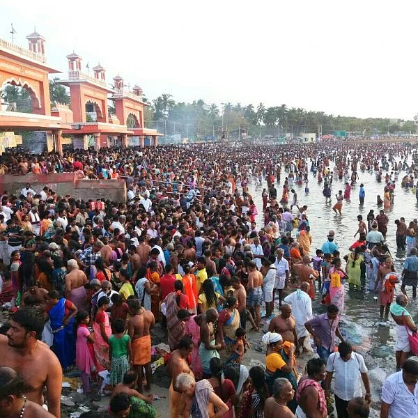 ராமேஸ்வரத்துக்கு சுற்றுலா சென்ற பயணிகளிடம் ஒரு லட்ச ரூபாய் கொள்ளை..!