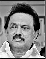 சசிகலாவின் கையை முறுக்கி பி.ஜே.பி எதையும் சாதிக்காது! - ‘ஆடிட்டர்’ குருமூர்த்தி