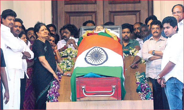 சசிகலா ராஜ்ஜியம் சரிந்த கதை!