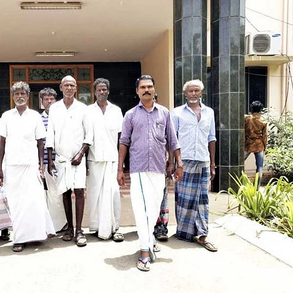 `எங்களுக்கு அங்கீகாரம் அளியுங்கள்' - கலெக்டரிடம் வேதனைப்பட்ட இருளர் இன மக்கள்