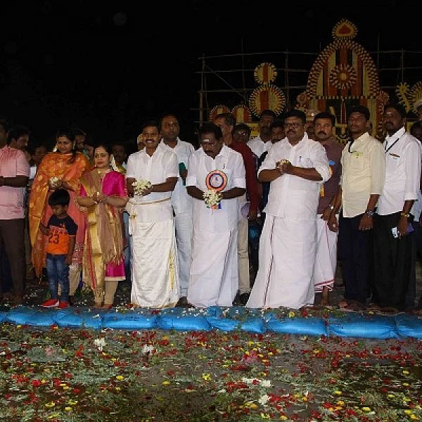 கள்ளழகருக்கு முன்னால் அனைவரும் சமம் இல்லையா?- பக்தர்கள் கேள்வி