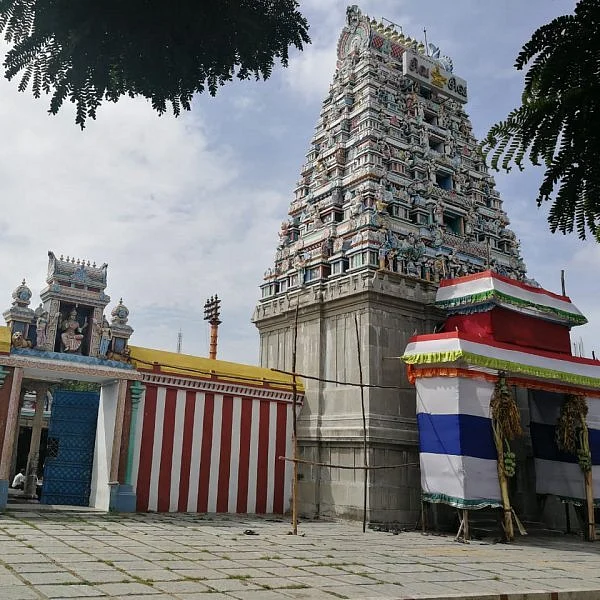 காங்கிரீட் காடான கோயம்பேட்டுக்குள் மறைந்திருக்கும் 800 ஆண்டு சோழர் பொக்கிஷம்!