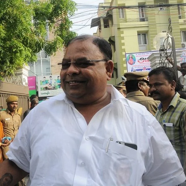 `22 பேரும் ஜெயிச்சு வந்தோம்ன்னா என்ன நடக்கும்ன்னு பாருங்க!'- அ.தி.மு.க-வுக்கு கிலியை ஏற்படுத்தும் வெற்றிவேல்