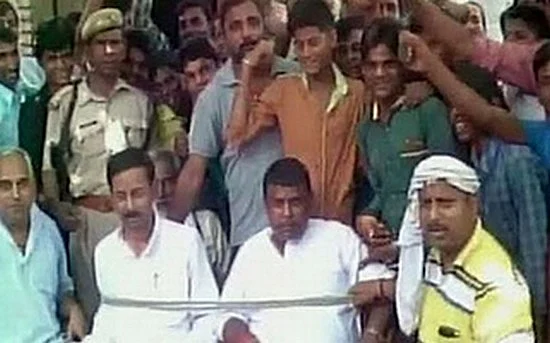 அடிக்கடி மின் வெட்டு: எம்.எல்.ஏ.வை கட்டி வைத்த கிராம மக்கள்!