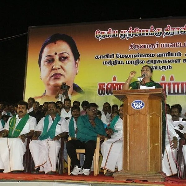 `பந்தலுக்கு முன்னால் உண்ணாவிரதம்; பின்னால் சாப்பாடு' - அ.தி.மு.க-வை கிண்டலடித்த பிரேமலதா