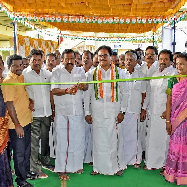 8 சின்னம்; சின்ன எம்.ஜி.ஆர்; ரஜினி பாசம்! - திருநாவுக்கரசரை கரையேற்றுமா திருச்சி?