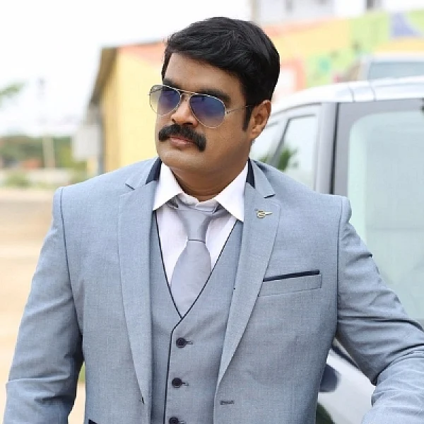 கூகுள் க்ளாஸுடன் கலக்கும் 'மக்கள் தளபதி'! ‘வைகை எக்ஸ்பிரஸ்’ படம் எப்படி?
