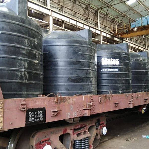கேரள மக்களின் தாகம் தீர்க்க ரயில்களில் பயணிக்கும் 2.8 லட்சம் லிட்டர் குடிநீர்!