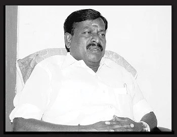 மிஸ்டர் கழுகு: துரத்தப்பட்ட கோயில் தனபால்!