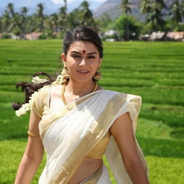 ஜோதிகாவை அடுத்து ஹன்சிகாவை இயக்கும் 'ஜாக்பாட்' இயக்குநர்!