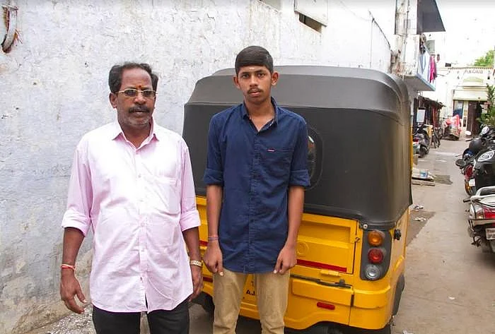 `கஷ்டத்தை புரிஞ்சி, வீட்டிலிருந்து படிச்சேன்; இப்படி பண்ணிட்டாங்க'- கேரளாவுக்கு நீட் எழுதச்செல்லும் மாணவர் குமுறல்