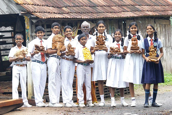 மனதை மயக்கும் மரச்சிற்பங்கள்!