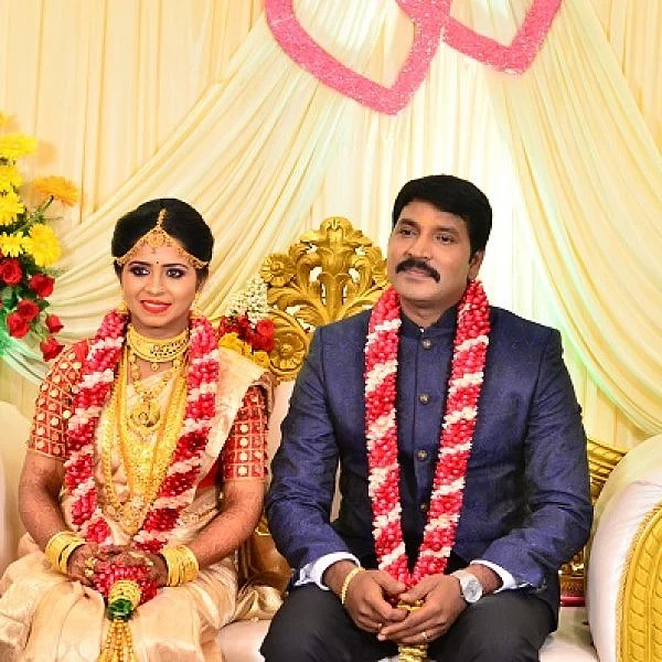 பதினெட்டு ஆண்டுப் பகையை முடிவுக்குக் கொண்டு வந்து இல்லற வாழ்வில் நுழைந்தார் மதுமிதா!