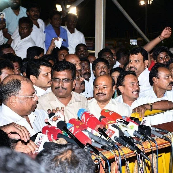 "எந்தத் தவறும் செய்யாத எங்களை ஏன் தகுதிநீக்கம் செய்ய வேண்டும்?" - கேள்வி எழுப்பும் தமிழ்ச்செல்வன்!